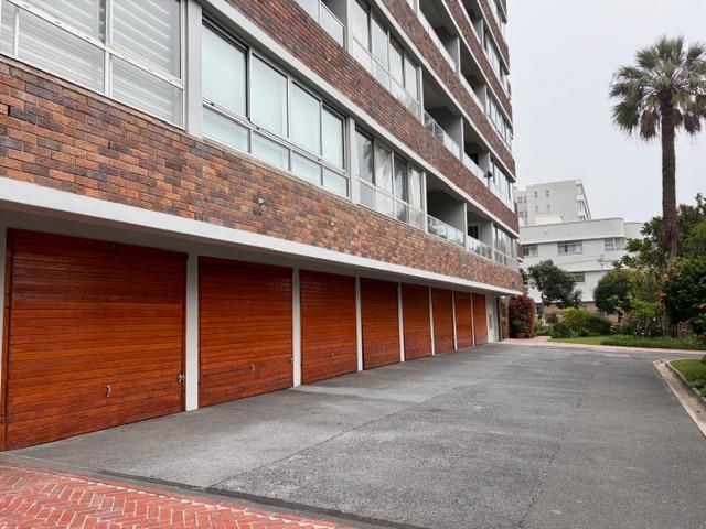 To Let 4 Bedroom Property for Rent in Sea Point Western Cape